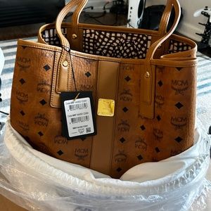 MCM reversible medium visetos  tote bag